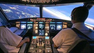 Un piloto amenazó con estrellar un avión si su mujer se divorciaba de él