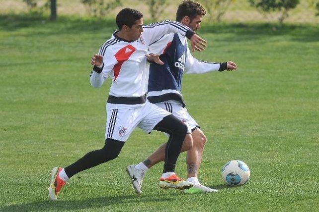 El Pelado Díaz ensayó con Fabbro y Lanzini para enfrentar a Racing