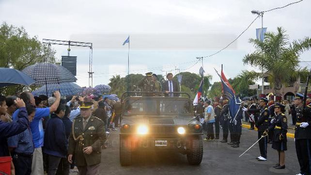 Malvinas: se realizó el desfile frente al Monumento a los Caídos