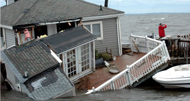 EEUU: el hurac&aacute;n Irene caus&oacute; al menos 21 muertos y da&ntilde;os por U$S 20.000 millones