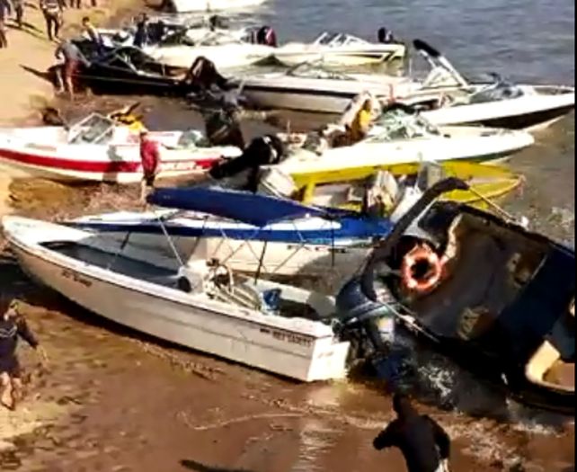 Una ola gigante generó un impresionante choque en cadena de lanchas en el Paraná