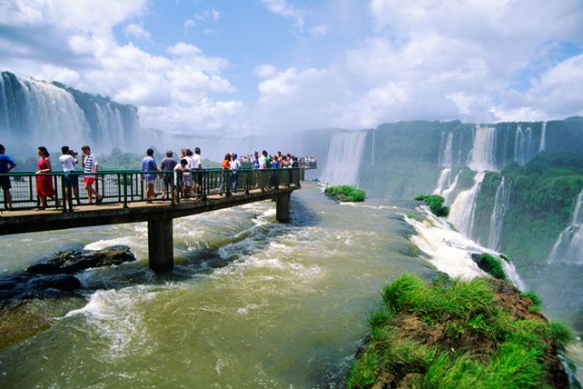 Cataratas y Bariloche, los destinos preferidos por los santafesinos estas vacaciones