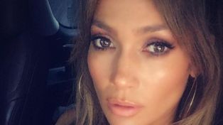 Jennifer López despertó suspiros con una foto sin maquillaje y recién levantada