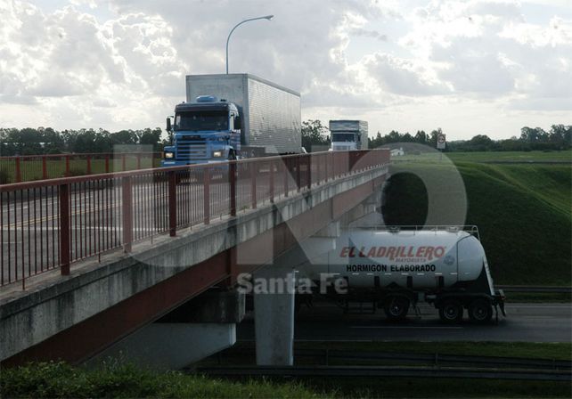 Transporte. El sector es responsable de trasladar la mayoría de los productos que circulan por el país / Foto: Juan Manuel Baialardo - Uno Santa Fe