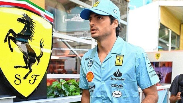 Carlos Sainz termina su contrato a fin de año con Ferrari pero aún no definió para que escudería correrá en 2025.