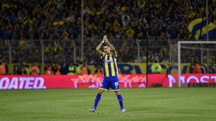 Ángel Di María y el Gigante que lo contempla. Fideo ya tiene un título con Central, pero buscará algunos más.
