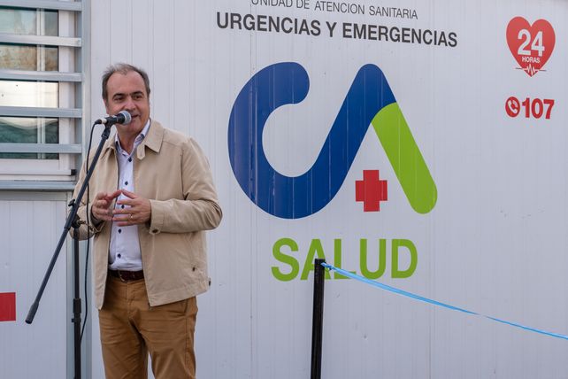 El intendente Carlos Pighin en la nueva unidad de atención sanitaria.