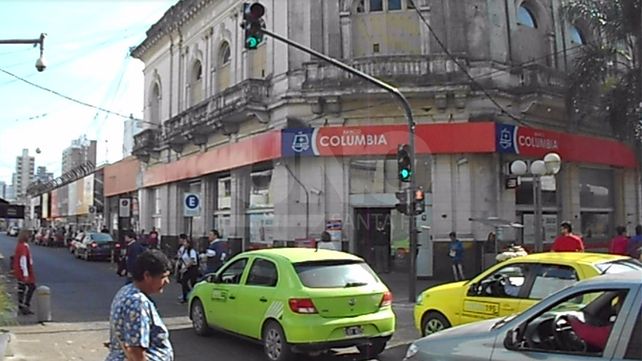 [Video] Automovilistas enojados con los peatones de San Martín que cruzan en rojo