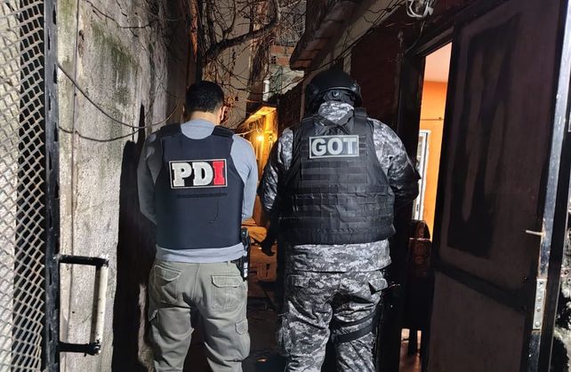 Megaoperativo en Tablada, Alvear y Vía Honda: 18 allanamientos contra una banda narco ligada a Caquita Andriotti