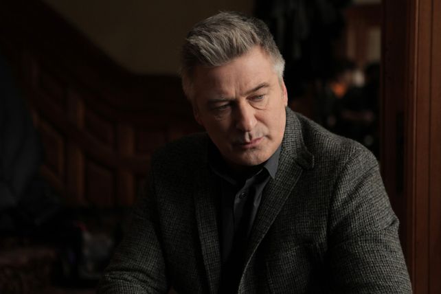 El actor Alec Baldwin mató accidentalmente a la directora de fotografía de la película Rust que estaba rodando.&nbsp;