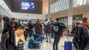 Por una amenaza de bomba un avión de Aerolíneas Argentinas aterrizó de emergencia 