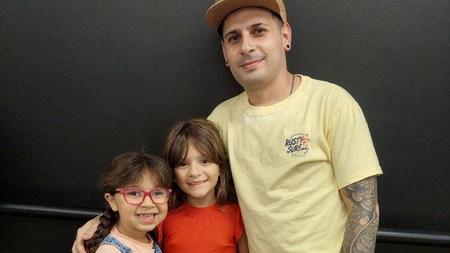 La alegría de las niñas por ver al superhéroe