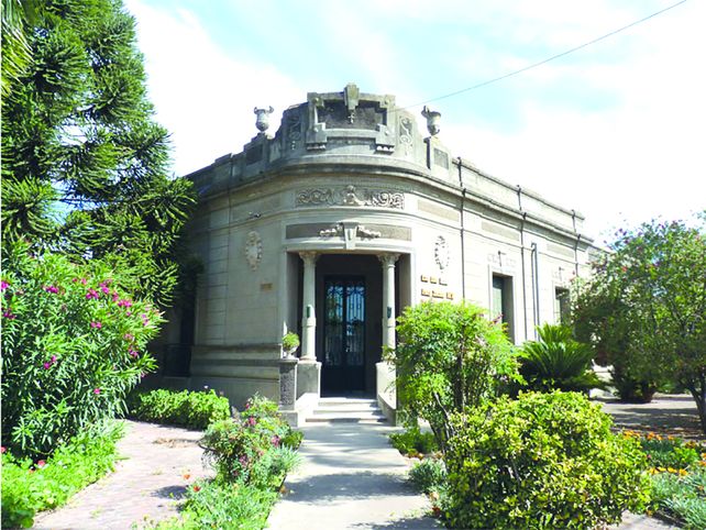 El edificio en el que funcionaba la escuela perteneció a una familia que la donó para que se asiente la institución educativa.