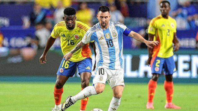 Messi tuvo una clara para la Argentina. En el complemento salió por lesión.