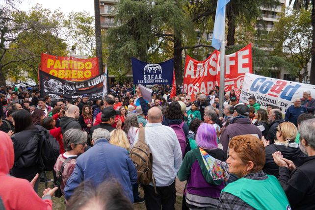 Los sindicatos arrancaron la jornada de actividades cerca del barrio República de la Sexta.