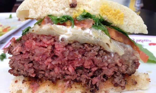 La carne cruda es uno de las causantes de la enfermedad