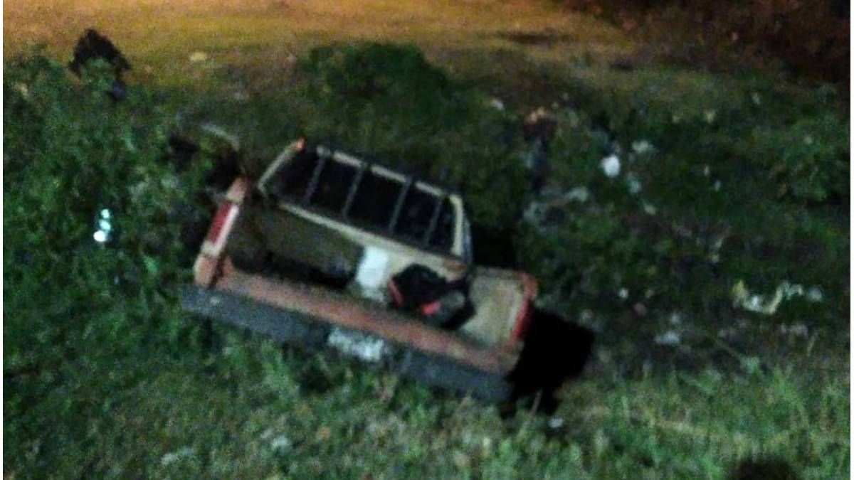 Camioneta cayó de un puente en Concordia: una mujer herida y conductor ileso