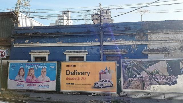 El edificio está ubicado en la intersección de San Luis y La Rioja