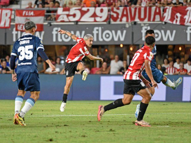 El uruguayo Neves marcó el segundo gol de Estudiantes.