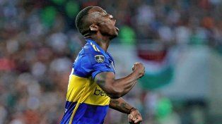 Advíncula dejará de ocupar un cupo extranjero en Boca