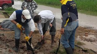 Vecinos del barrio Nueva Santa Fe realizan tareas de zanjeo por su cuenta
