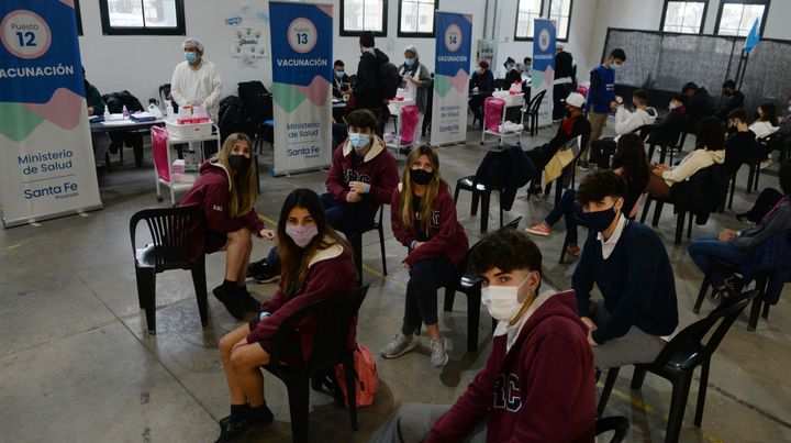La aplicación será por la mañana en los seis vacunatorios de los centros de distrito, el hospital Vilela y el cine Lumière. La aplicación será por la mañana en los seis vacunatorios de los centros de distrito, el hospital Vilela y el cine Lumière.