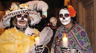 Avanza Halloween y en México preservan el Día de los Muertos