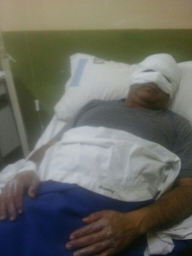 Recuperación domiciliaria. El policía estará un par de días en su casa.