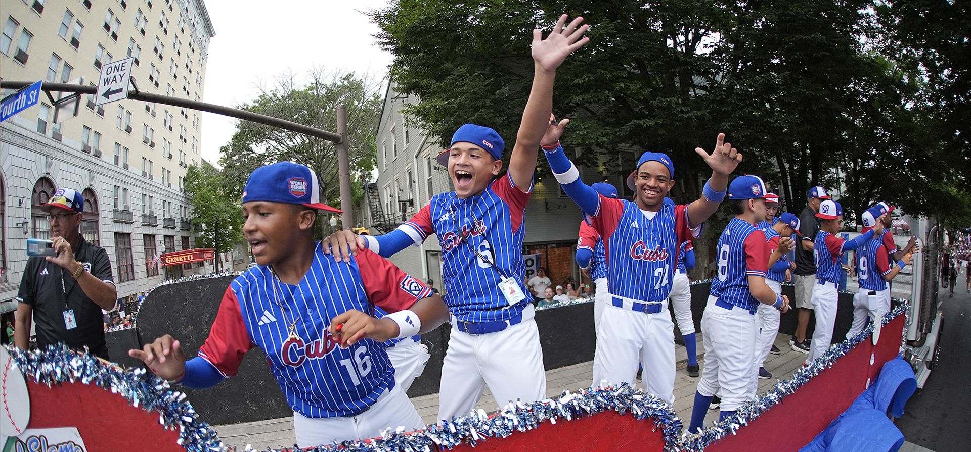 Los campeones de la región de Cuba de Villa Clara, Cuba, participan en el desfile del Grand Slam de las Pequeñas Ligas en el centro de Williamsport, Pensilvania, el martes 13 de agosto de 2024. (Foto AP/Gene J. Puskar) Los campeones de la región de Cuba de Villa Clara, Cuba, participan en el desfile del Grand Slam de las Pequeñas Ligas en el centro de Williamsport, Pensilvania, el martes 13 de agosto de 2024. (Foto AP/Gene J. Puskar)