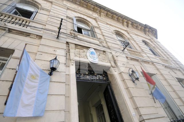 Insólita noche: salió del casino, robó un remís y lo devolvió en la Comisaría 1ª