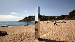 Monolitos misteriosos: apareció otro en la Costa Brava