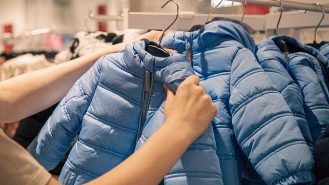 Con la llegada del frío los negocios de ropa esperan mejorar las ventas.&nbsp;Foto Ilustrativa