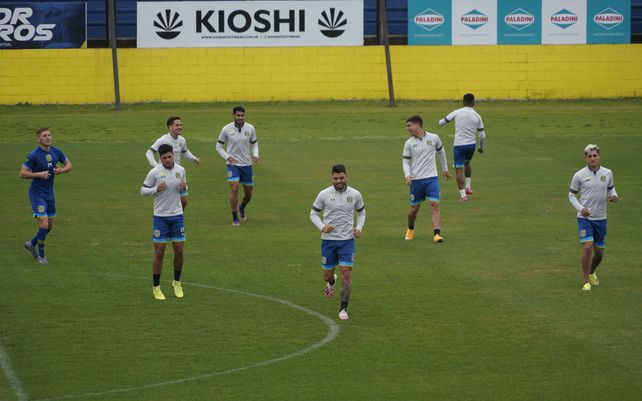 Práctica de Rosario Central en el predio de Arroyo Seco. El plantel entrenó de cara al partido que disputará hoy en el Gigante frente a Defensa y Justicia.