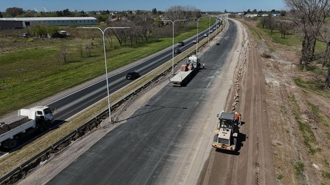 Los trabajos en la autopista avanzan para la colocación del tercer carril.