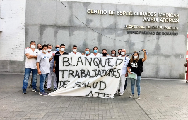 Trabajadores del departamento de bioquímica de la secretaría de Salud piden el pase a planta permanente.