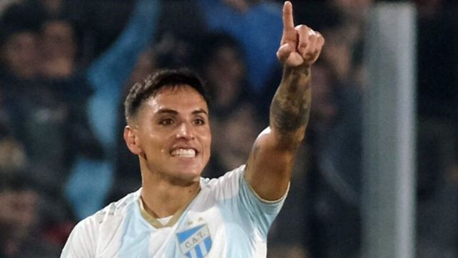 Coronel nació en Ramallo y sus primeros pasos en el fútbol fue justamente en la localidad que lo vio nacer