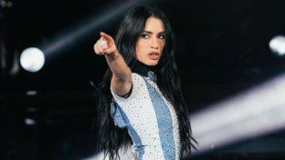 Una fanática de Lali Espósito fue atacada en un tren
