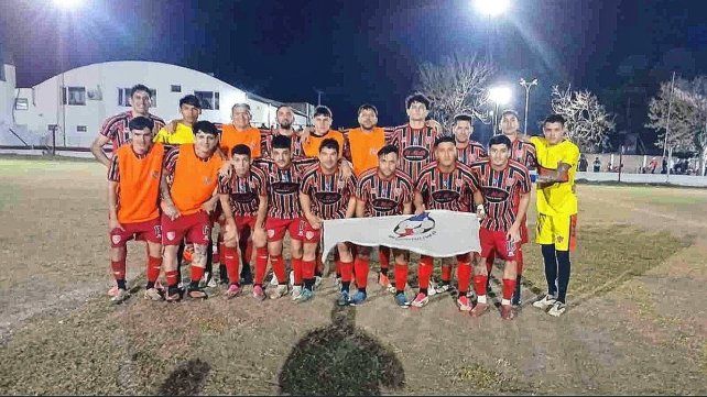 Juventud Unida se hizo fuerte de local y goleó al Sabalero por 3 a 0.