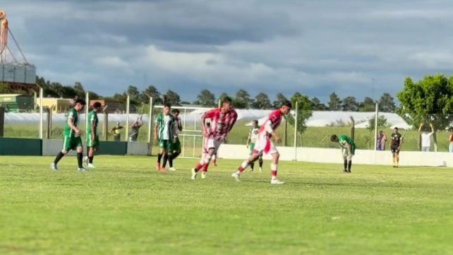 Atlético Paraná encaminó su rumbo en la competencia.