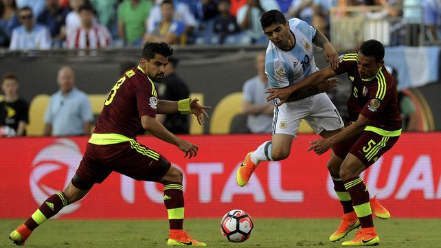 Argentina le gana 2 a 0 a Venezuela y pasa a semifinales de la Copa América