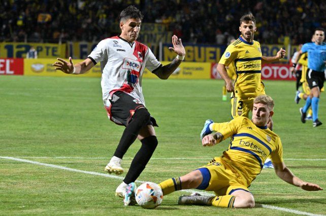 Boca Juniors emató en la altura de Bolivia.