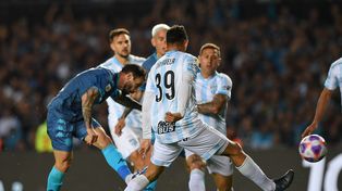 Racing venció 2 a 0 a Atlético Tucumán y sueña con el título