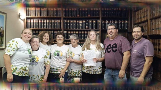 Suricatas y Alumni firmaron un convenio y compartirán el piso deportivo.