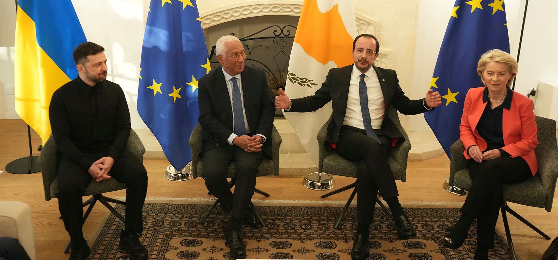El presidente de Ucrania, Volodymyr Zelenskyy, izquierda, el presidente del Consejo Europeo, Antonio Costa, segundo a la izquierda, la presidenta de la Comisión Europea, Ursula von der Leyen, derecha, y el presidente de Chipre, Nikos Christodoulides, se unen a una reunión en el palacio presidencial de Nicosia, Chipre, el miércoles 7 de enero de 2026. (Foto AP/Petros Karadjias, Pool) El presidente de Ucrania, Volodymyr Zelenskyy, izquierda, el presidente del Consejo Europeo, Antonio Costa, segundo a la izquierda, la presidenta de la Comisión Europea, Ursula von der Leyen, derecha, y el presidente de Chipre, Nikos Christodoulides, se unen a una reunión en el palacio presidencial de Nicosia, Chipre, el miércoles 7 de enero de 2026. (Foto AP/Petros Karadjias, Pool)