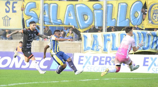 Jaminton Campaz fue el autor de uno de los goles en la victoria contra Central norte de Salta, en 2023.