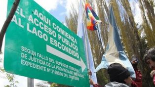 Empleados de Lewis atacan a participantes de una marcha
