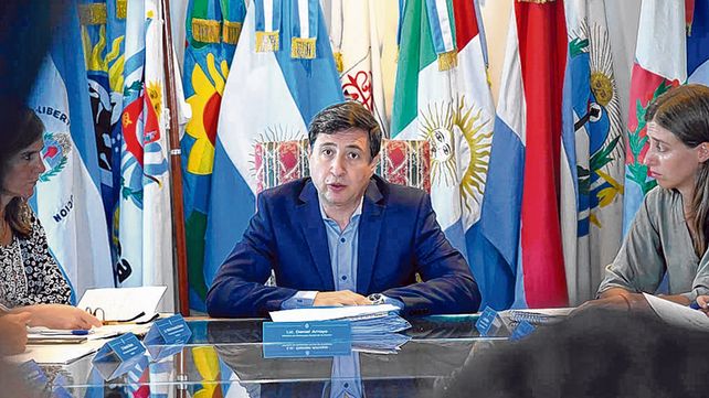 ministro. Daniel Arroyo aclaró que la Ansés es la única entidad autorizada a entregar las tarjetas.