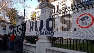 La agrupación Hijos denunció que una de sus integrantes fue salvajemente atacada y amenazada.