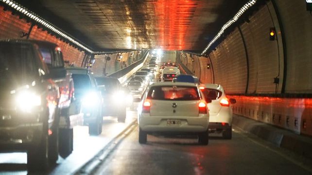 La jornada del lunes entró entre las de mayor cantidad de cruces por día de los últimos 52 años de funcionamiento del túnel subfluvial con 18.832 vehículos