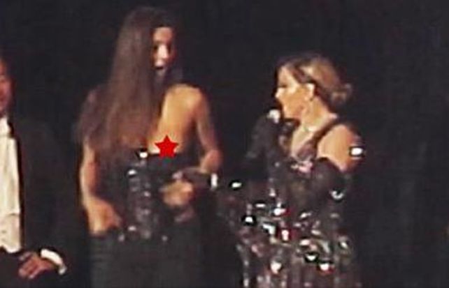Madonna le hizo pasar un mal momento a una de sus jóvenes seguidoras.